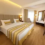 فندق Cinquentenario & Conference Center