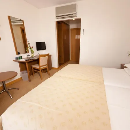 Cinquentenario & Conference Center Hotel