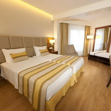 מלון Cinquentenario & Conference Center