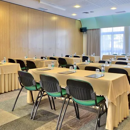 מלון Cinquentenario & Conference Center