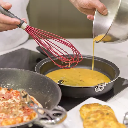 Cinquentenario & Conference Center מלון