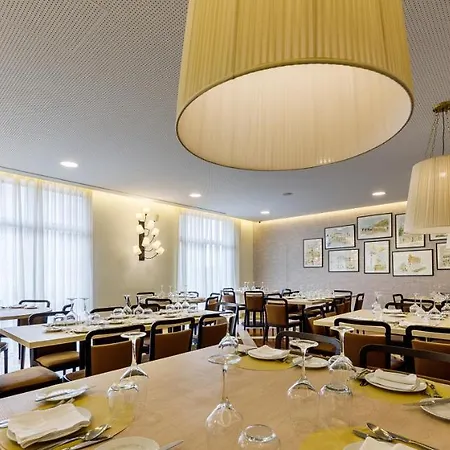 Отель Cinquentenario & Conference Center 4*