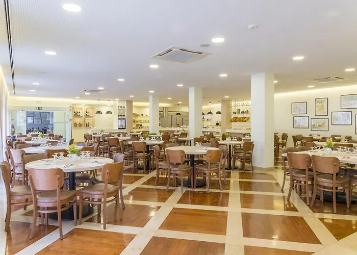 Cinquentenario & Conference Center فندق فاطمة