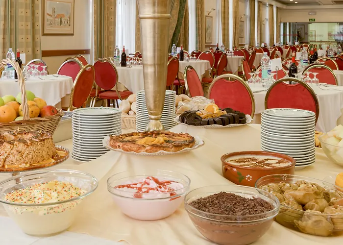 Cinquentenario & Conference Center فندق فاطمة