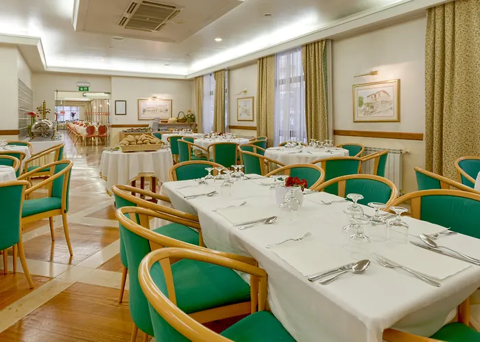 فندق Cinquentenario & Conference Center 4*