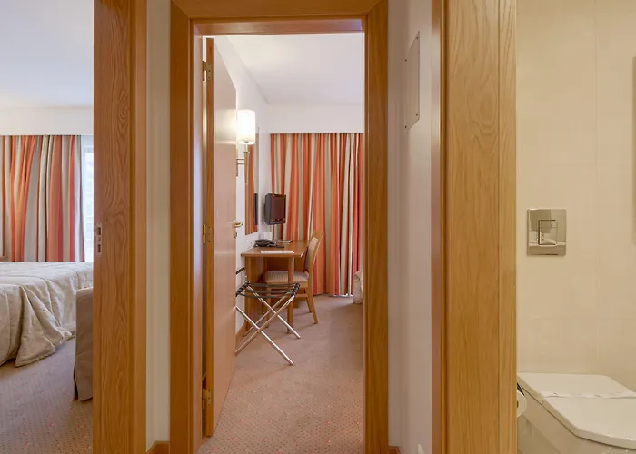 فندق Cinquentenario & Conference Center