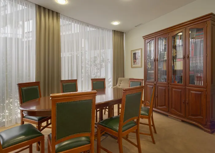 فندق Cinquentenario & Conference Center 4*