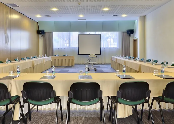 Cinquentenario & Conference Center 4* فاطمة