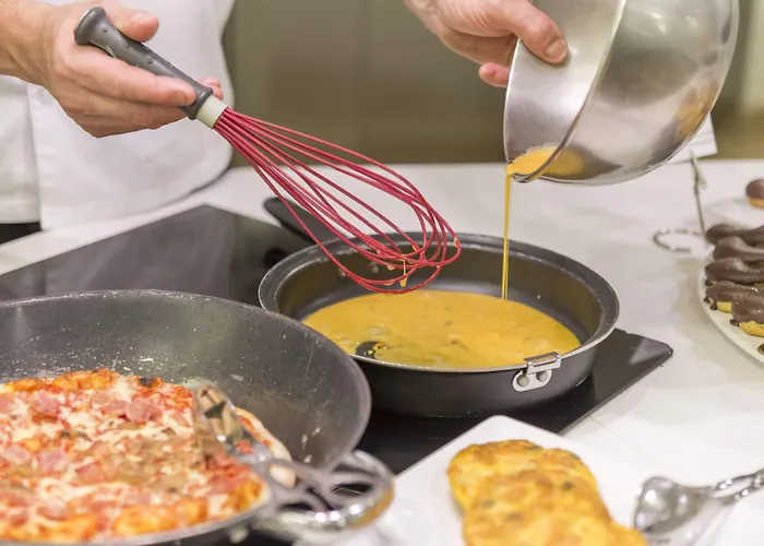 Cinquentenario & Conference Center فندق